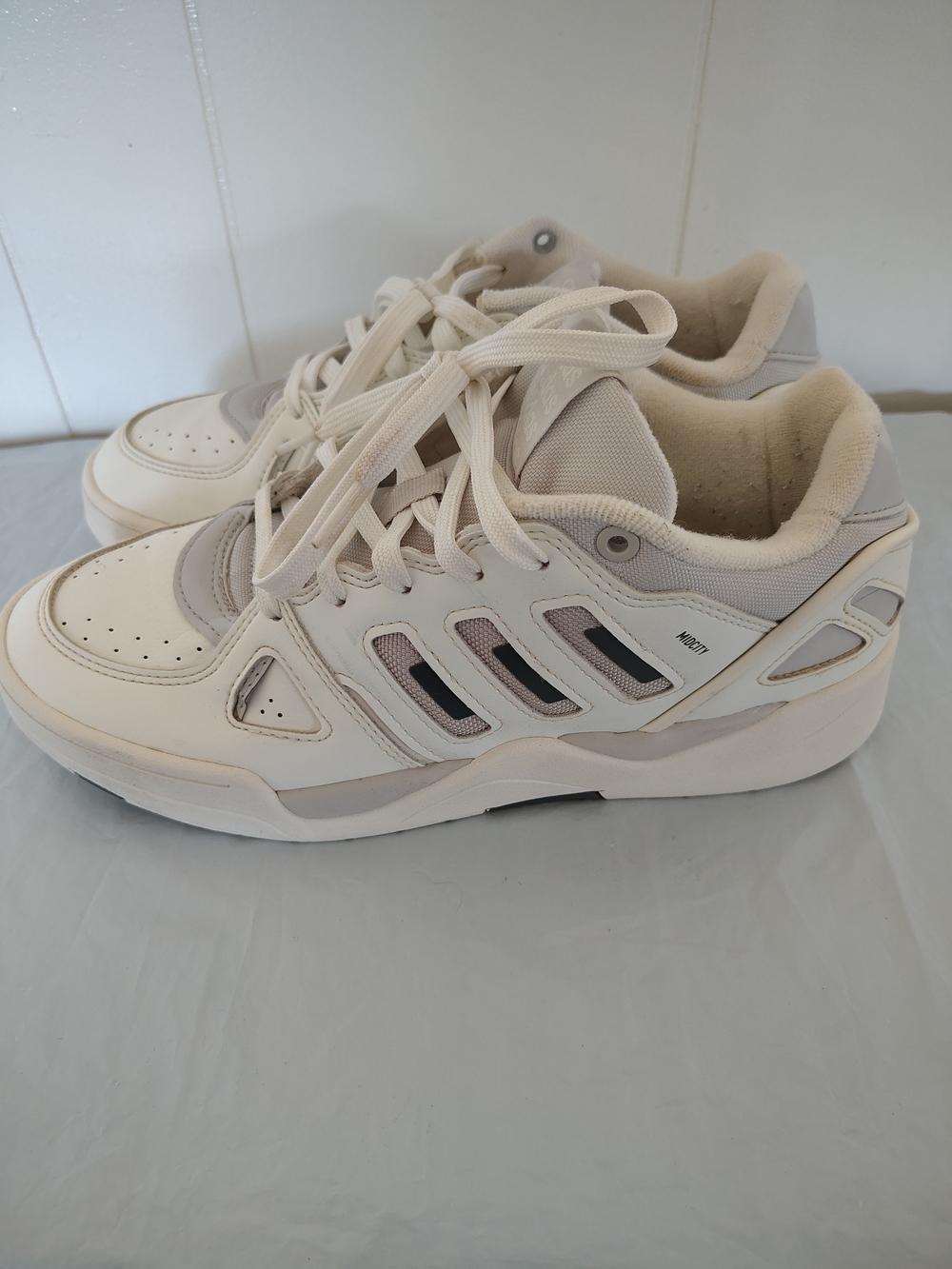 adidas Women's Off-White and Light Gray Low-Top Sneakers